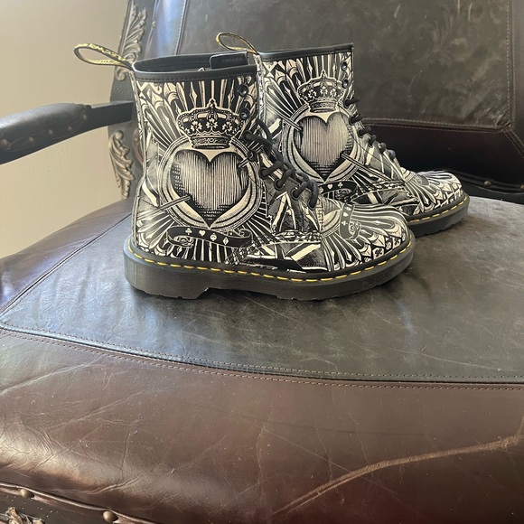 Dr. Martens 1460 Egret Playing Card boot, UK 5/US women’s 7.  LIKE NEW! - Picture 5 of 10